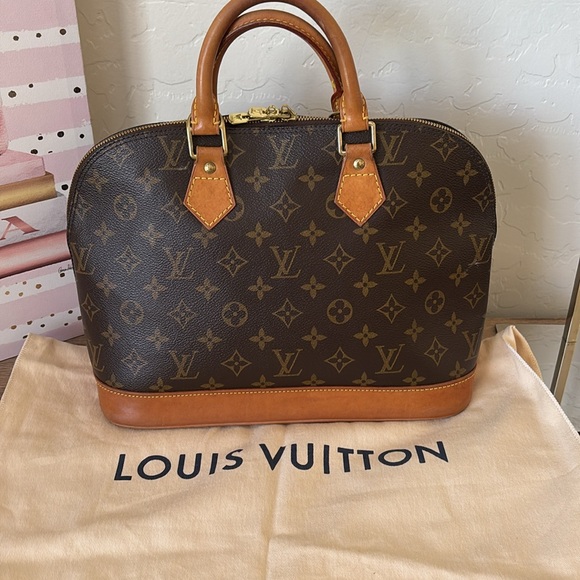 Louis Vuitton Monogram Alma - Picture 16 of 17